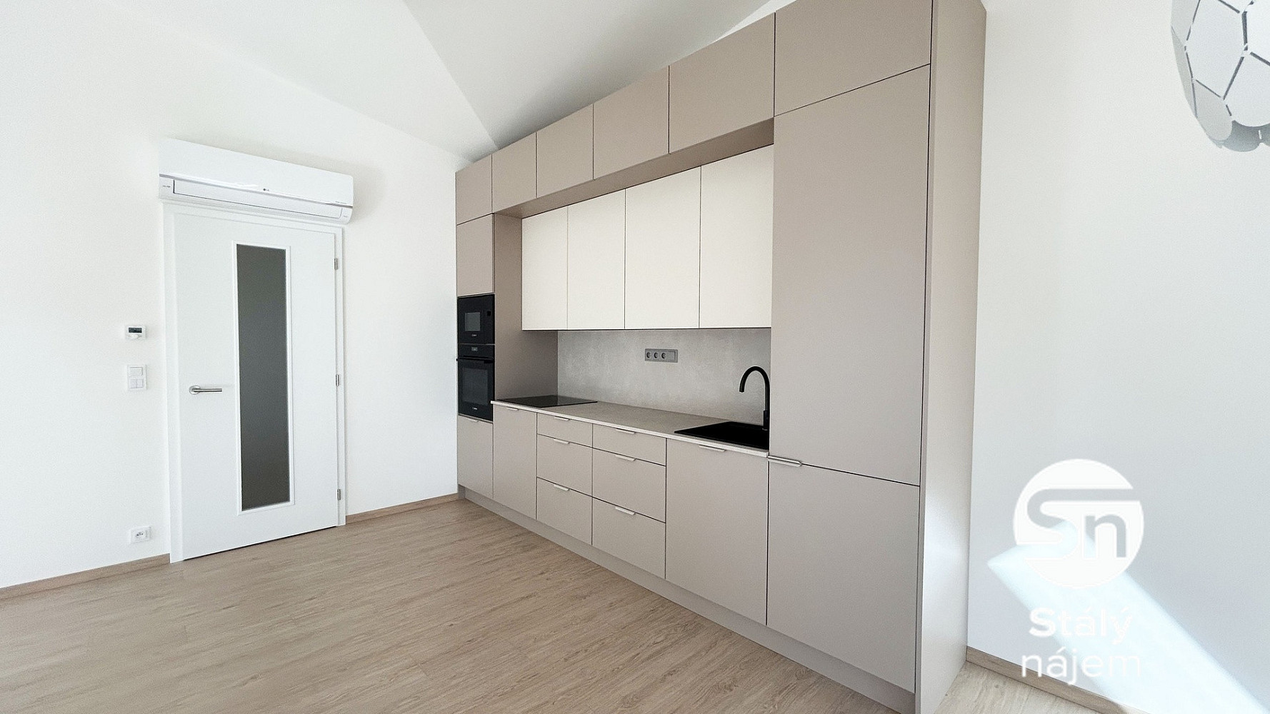 Pronájem bytu 2+kk 85 m² – fotografie 3