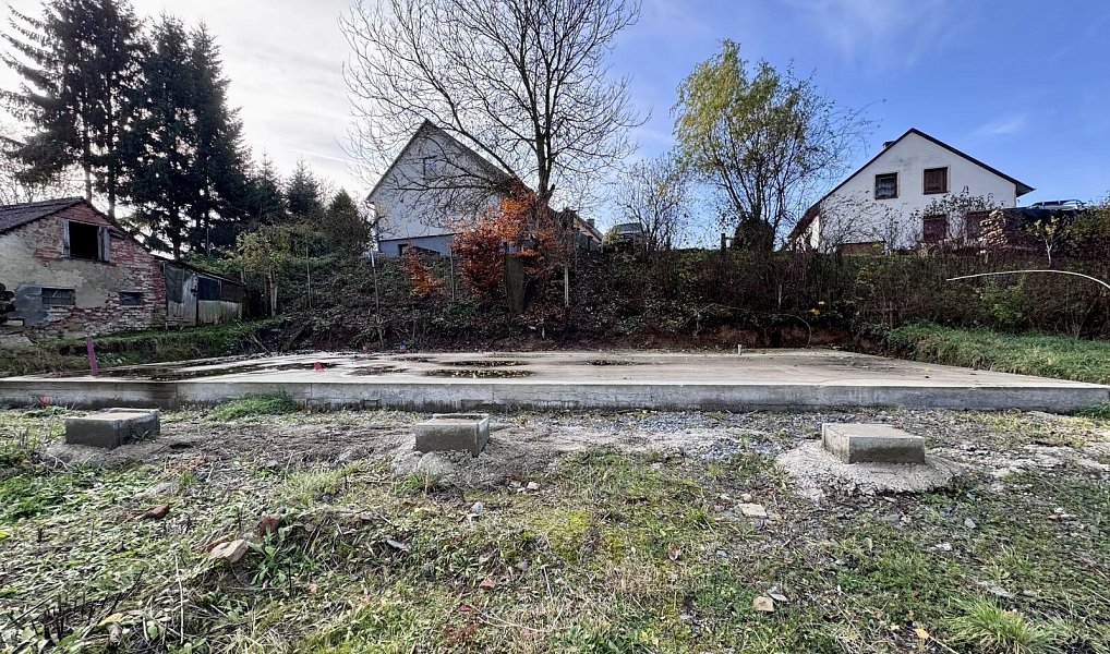 Prodej stavebního pozemku 1 071 m², Biskupice – náhled fotky 3