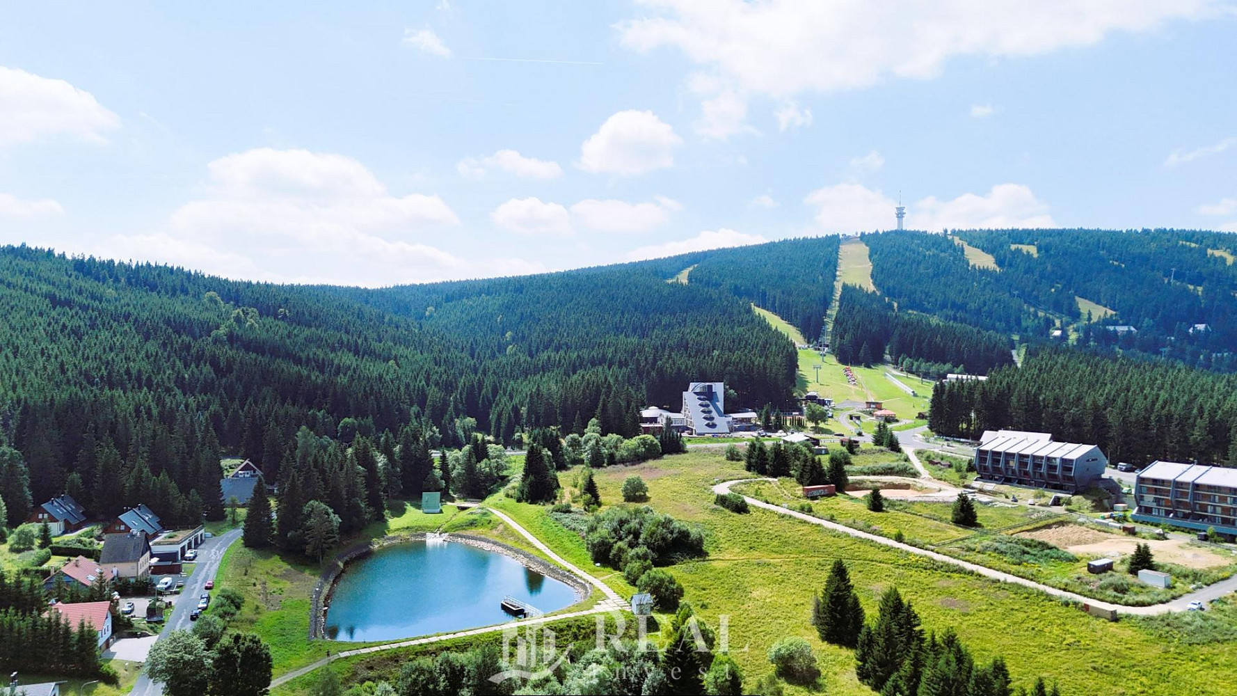 Prodej stavebního pozemku 700 m² – fotografie 2