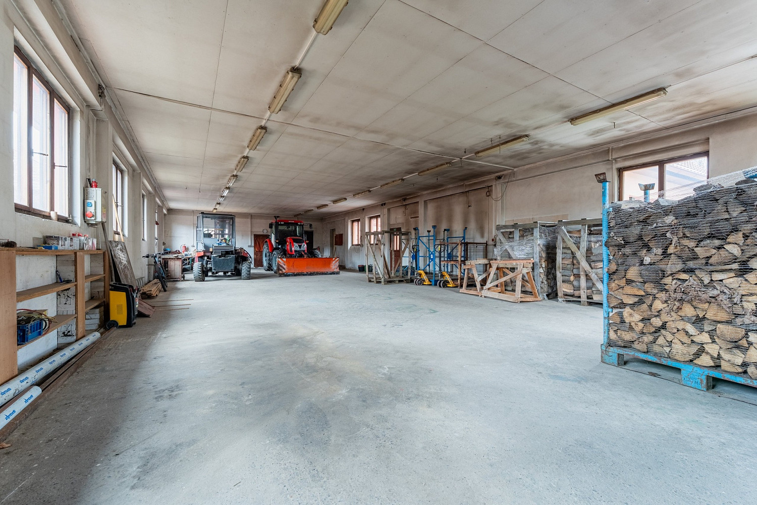 Prodej komerčního objektu (jiného typu) 328 m²