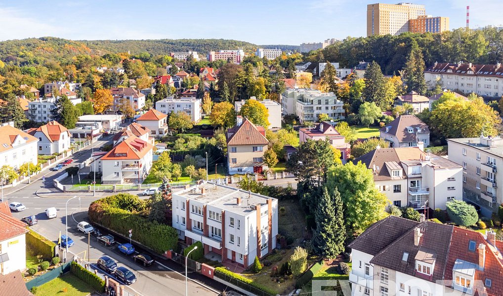 Pronájem domu 220 m² s pozemkem 409 m², Praha – náhled fotky 39