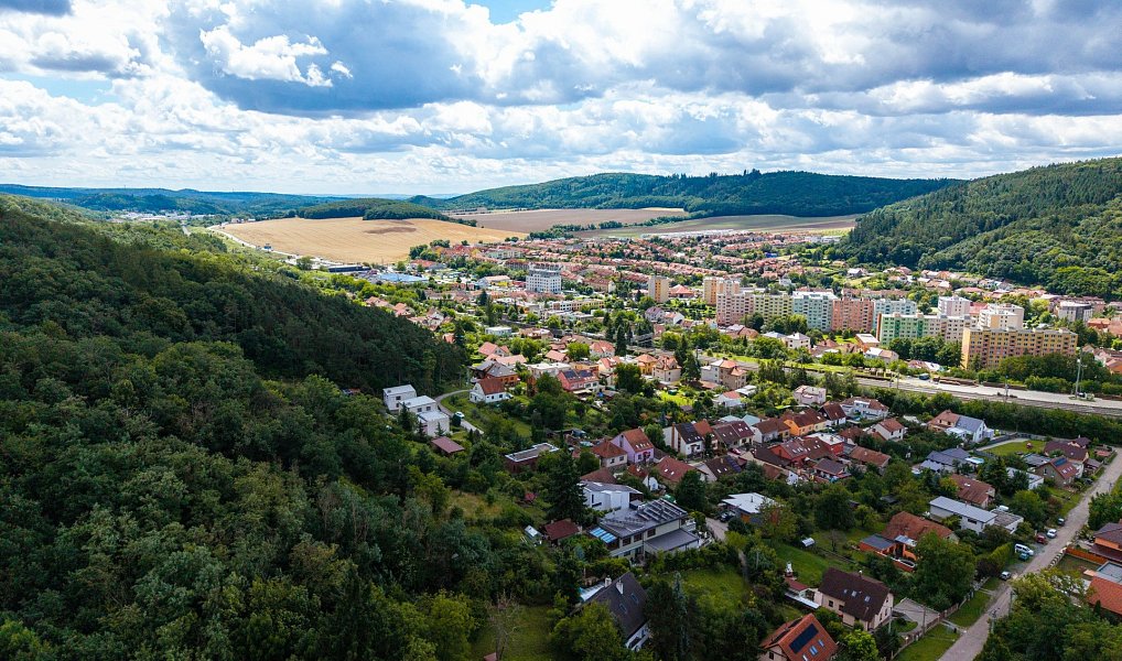 Prodej stavebního pozemku 1 276 m², Kuřim – náhled fotky 11