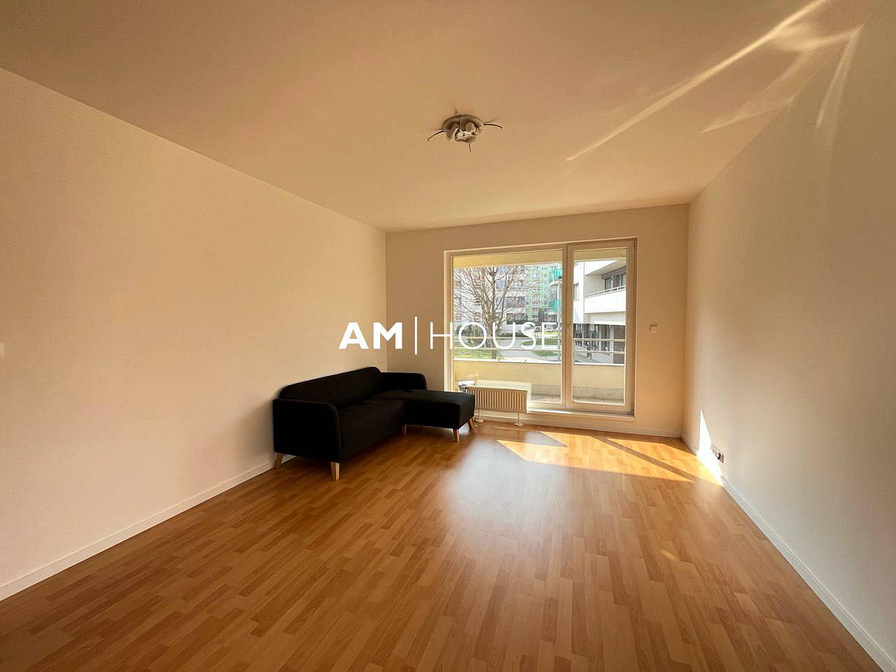 Pronájem bytu 2+kk 52 m² – fotografie 3