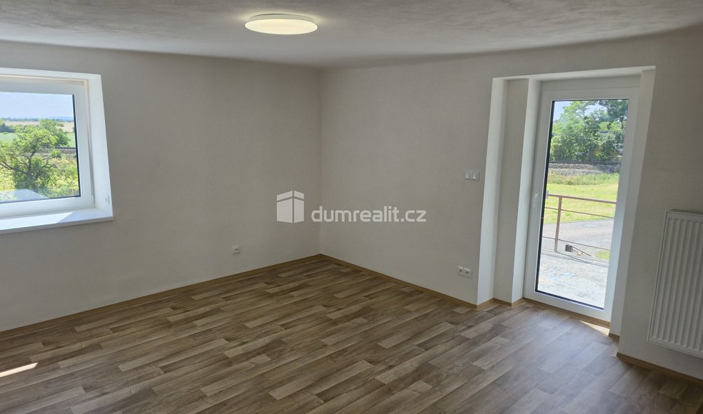 Pronájem bytu 3+1 86 m², Všejany – náhled fotky 13