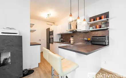 Pronájem bytu 2+kk 48 m², U Elektrárny, Vrané nad Vltavou, okres Praha-západ