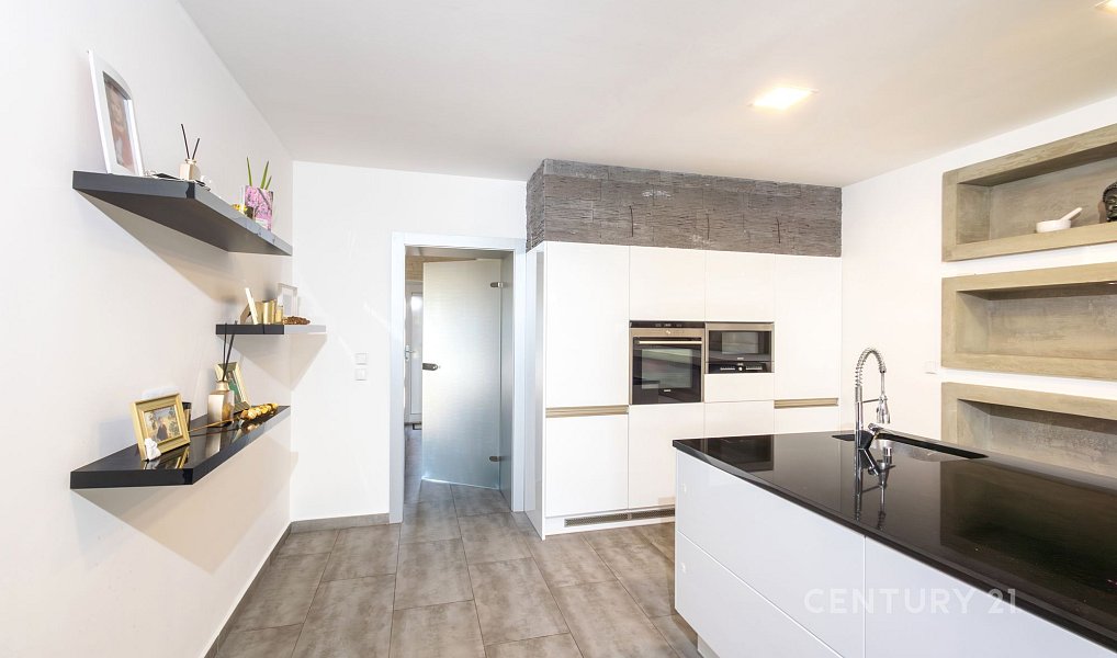 Prodej domu 181 m² s pozemkem 311 m², Kolín – náhled fotky 4