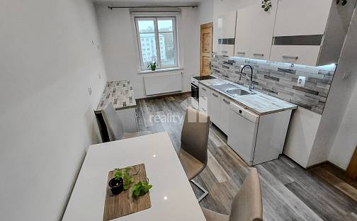 Prodej bytu 2+1 75 m², Májová, Cheb