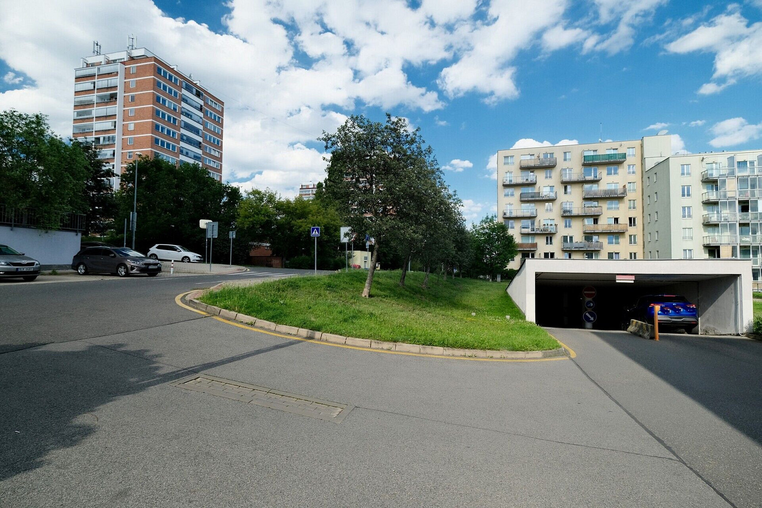 Garážové stání v dolině, praha 10 michle - bohdalec