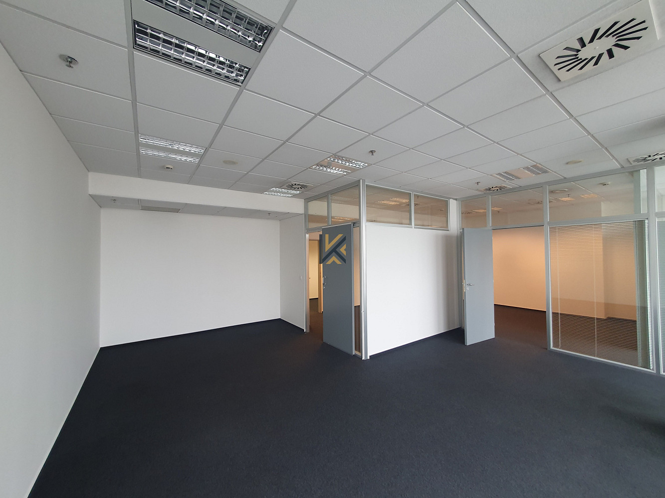 Pronájem kanceláře 28 m² — photo 4