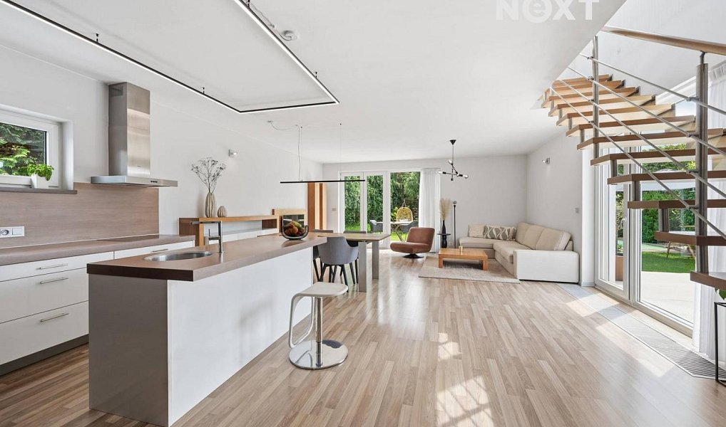 Prodej domu 180 m² s pozemkem 491 m², Jenštejn – náhled fotky 8