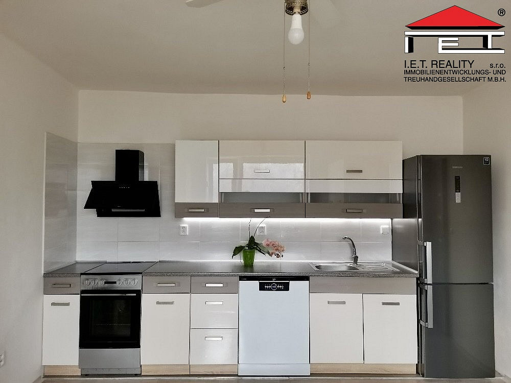Prodej nájemního domu, činžáku 520 m² — photo 2