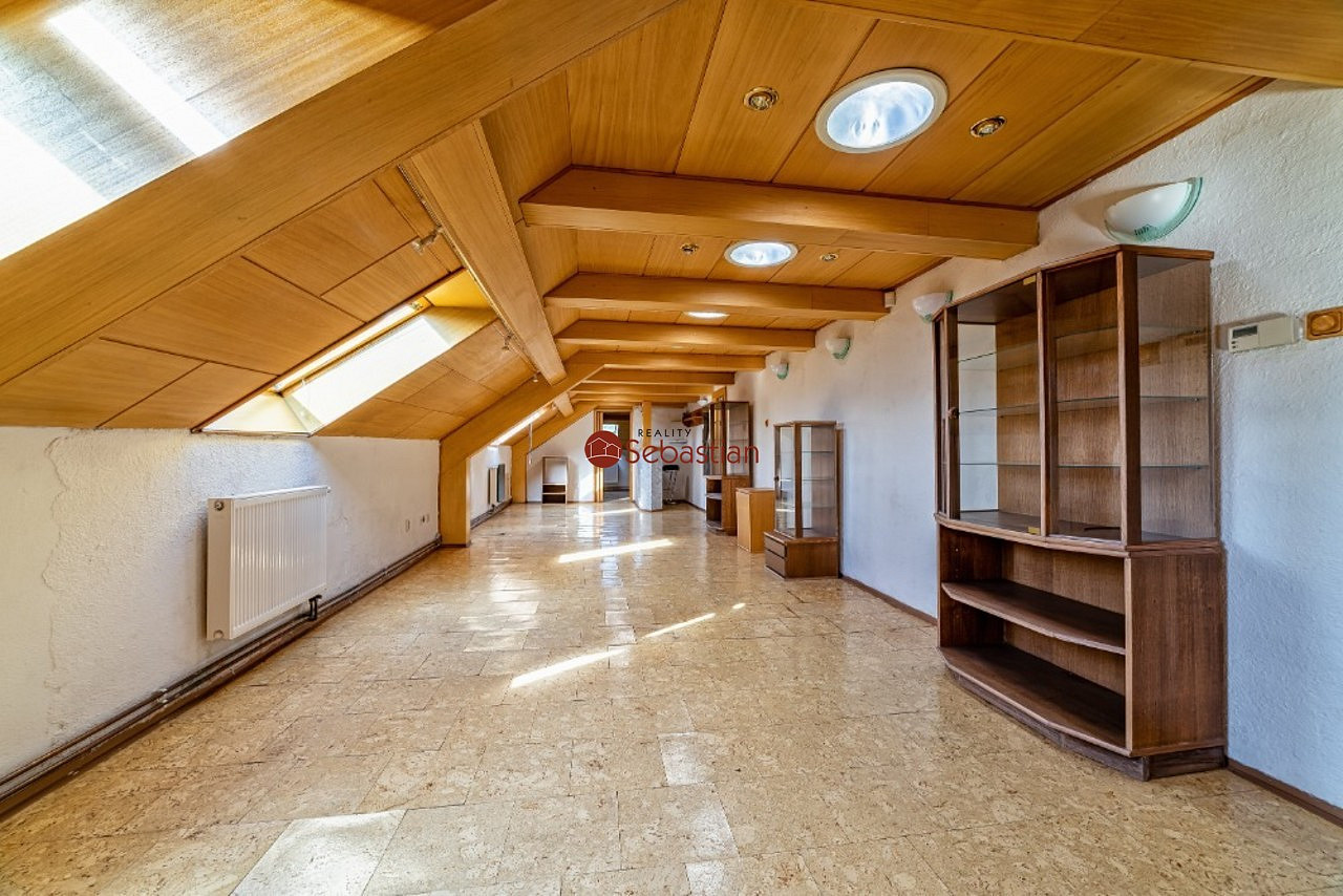 Pronájem kanceláře 216 m² – fotografie 5