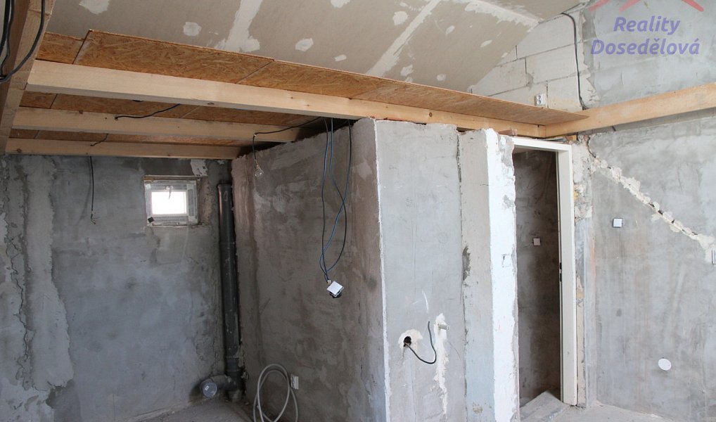 Prodej domu 114 m² s pozemkem 66 m², Smečno – náhled fotky 17