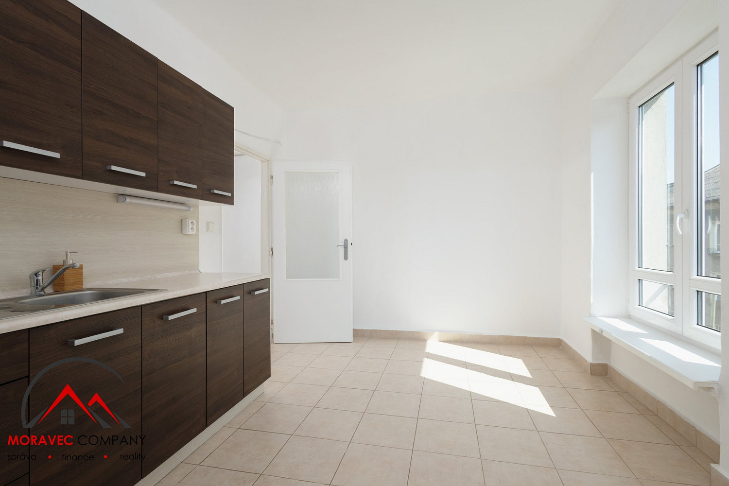 Pronájem bytu 2+1 72 m² – fotografie 3