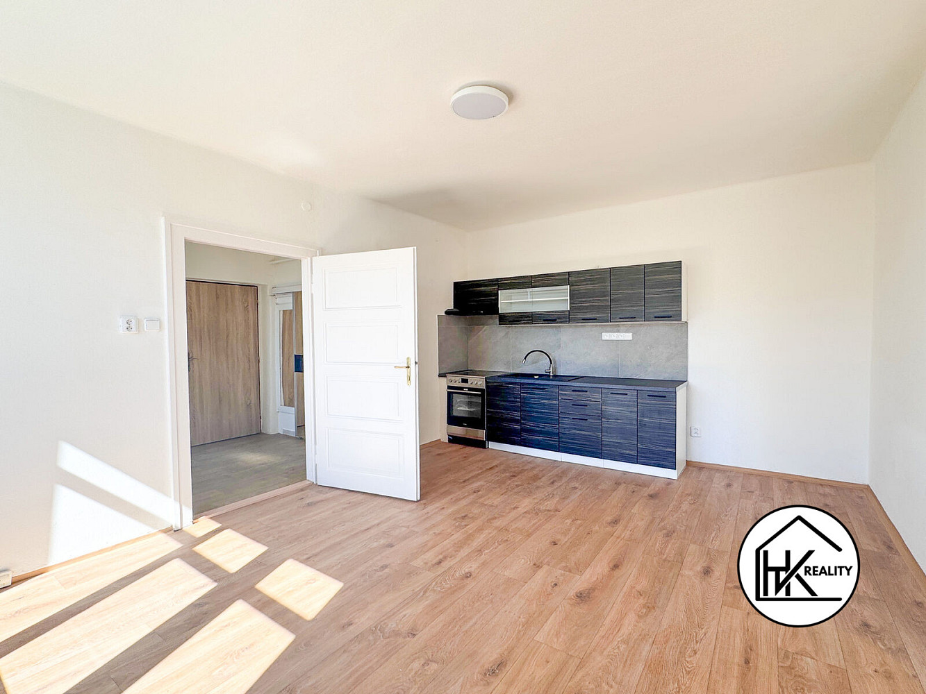 Pronájem bytu 1+1 49 m² – fotografie 3