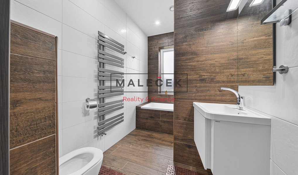 Prodej domu 154 m² s pozemkem 1 277 m², Hostouň – náhled fotky 32