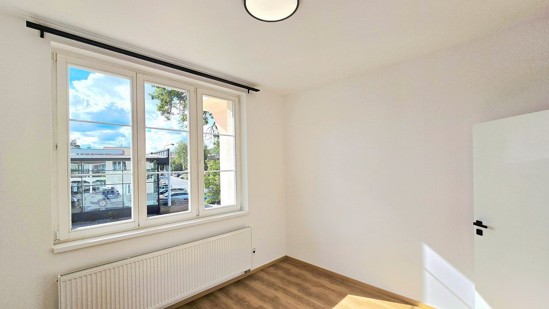 Pronájem bytu 2+kk 38 m² – fotografie 3