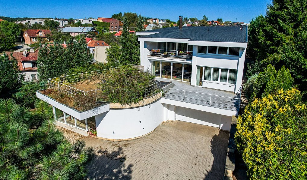 Prodej domu 1 032 m² s pozemkem 2 429 m², Zlín – náhled fotky 2