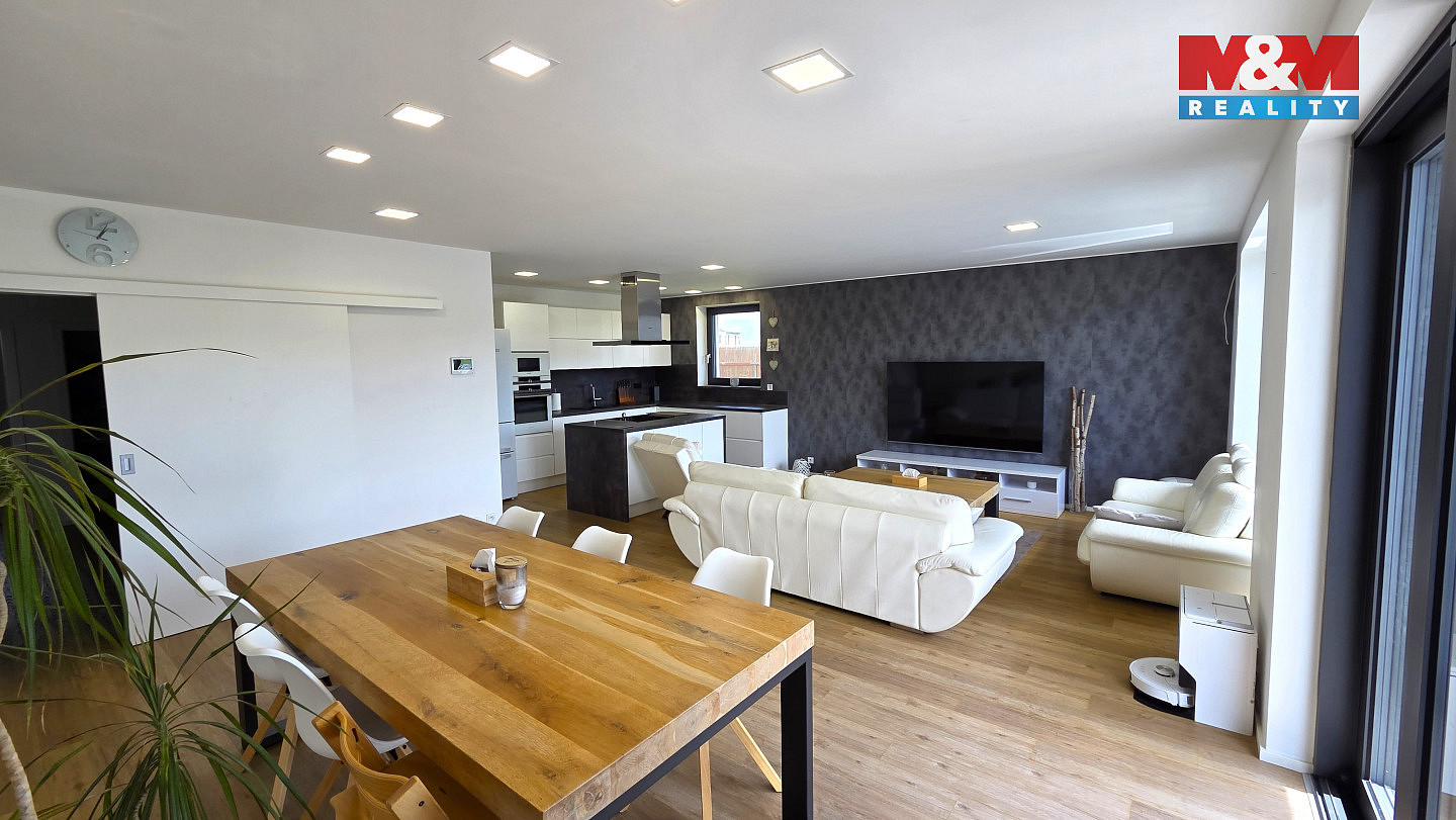 Prodej domu 220 m² s pozemkem 828 m² — photo 4