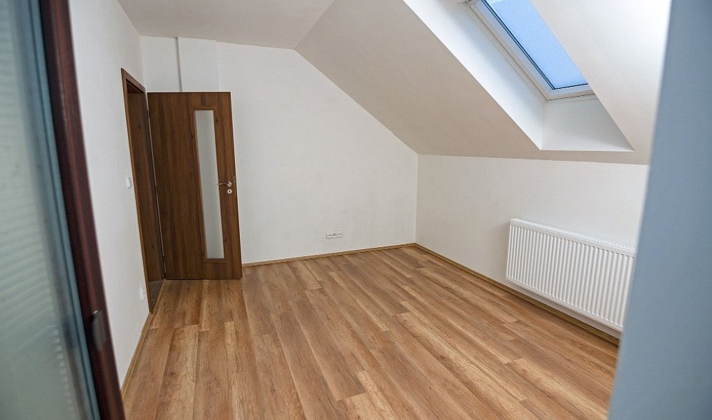Pronájem bytu 4+kk 155 m², Šestajovice – náhled fotky 3