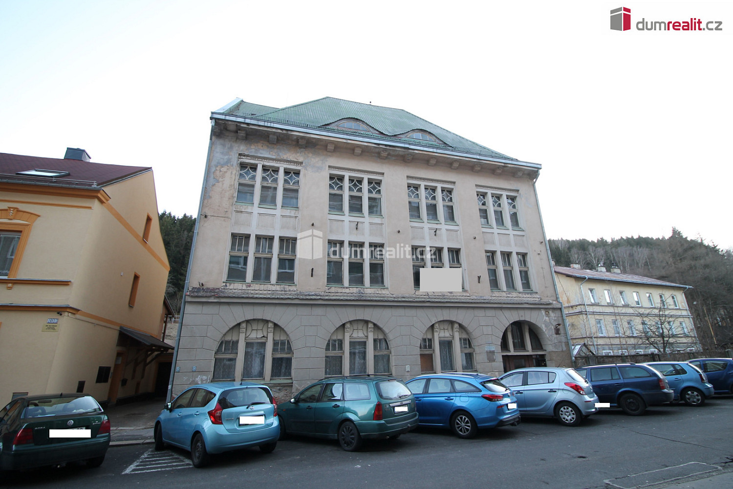 Prodej nájemního domu, činžáku 1 000 m²