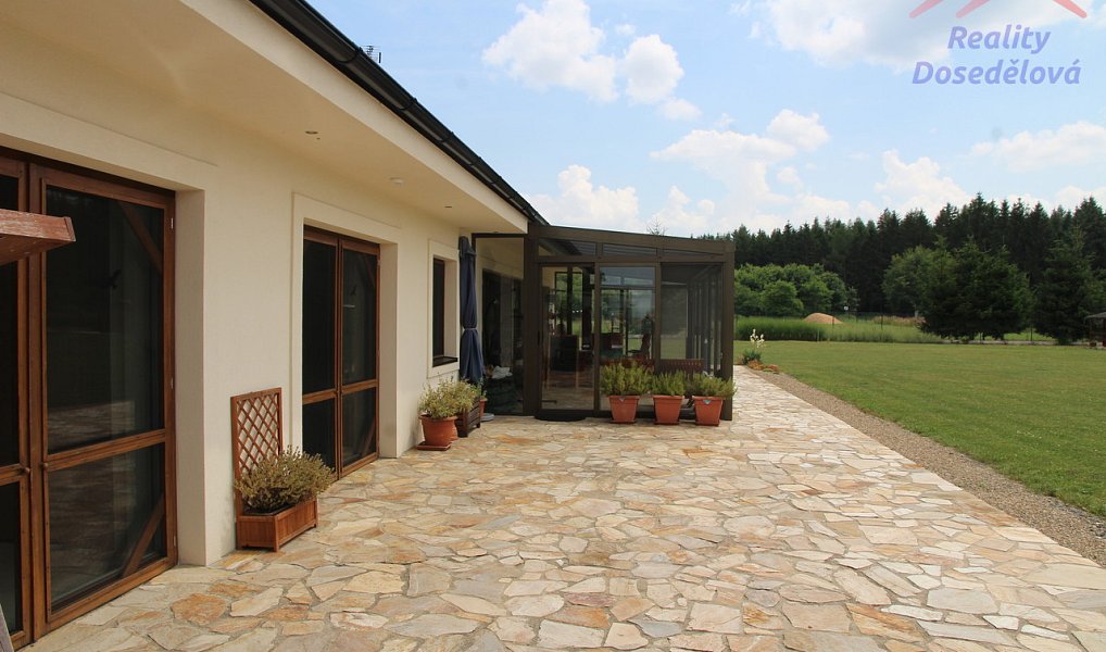Prodej domu 610 m² s pozemkem 8 027 m², Rašovice – náhled fotky 3