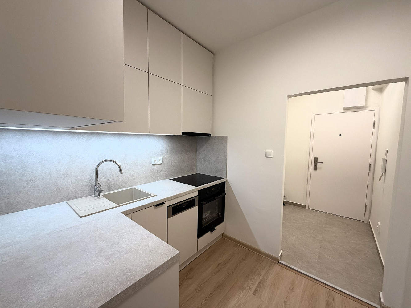 Pronájem bytu 1+1 35 m² – fotografie 3