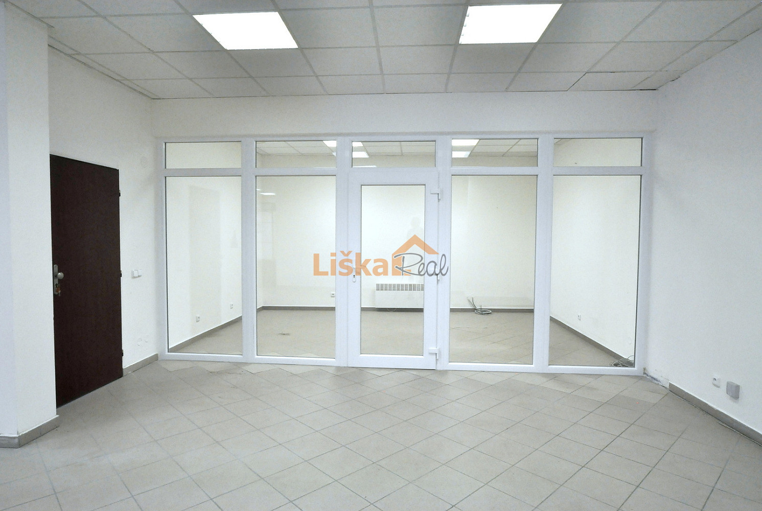 Prodej obchodních prostor 384 m² — photo 3