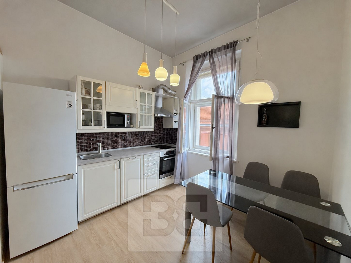 Pronájem bytu 1+1 40 m² – fotografie 2