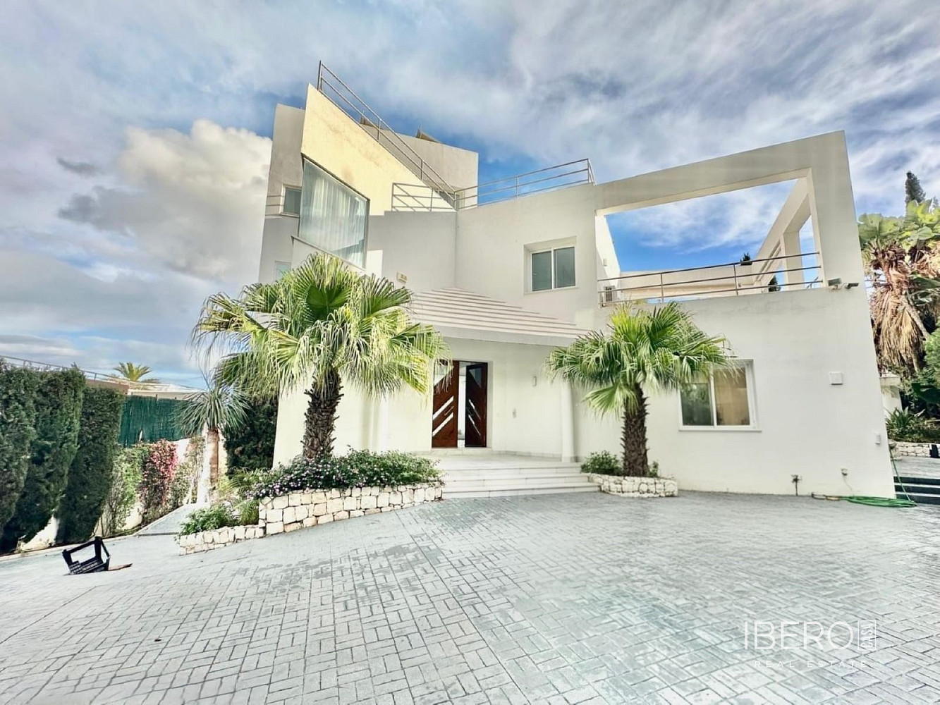 Prodej domu 350 m² s pozemkem 1 000 m²