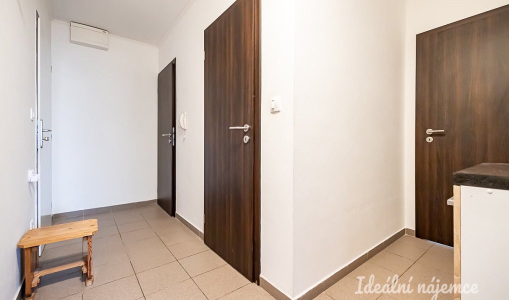 Pronájem bytu 2+kk 50 m², Nupaky – náhled fotky 7