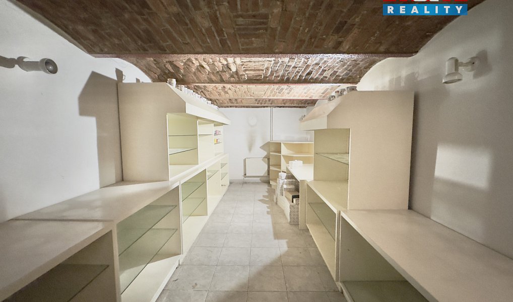Prodej skladovacích prostor 500 m², Dubí – náhled fotky 14