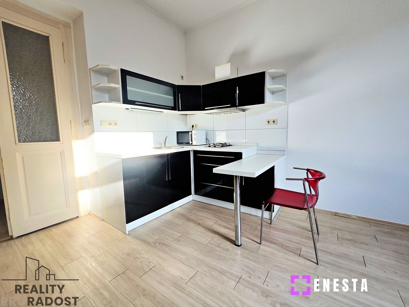 Pronájem bytu 1+kk 27 m² – fotografie 3