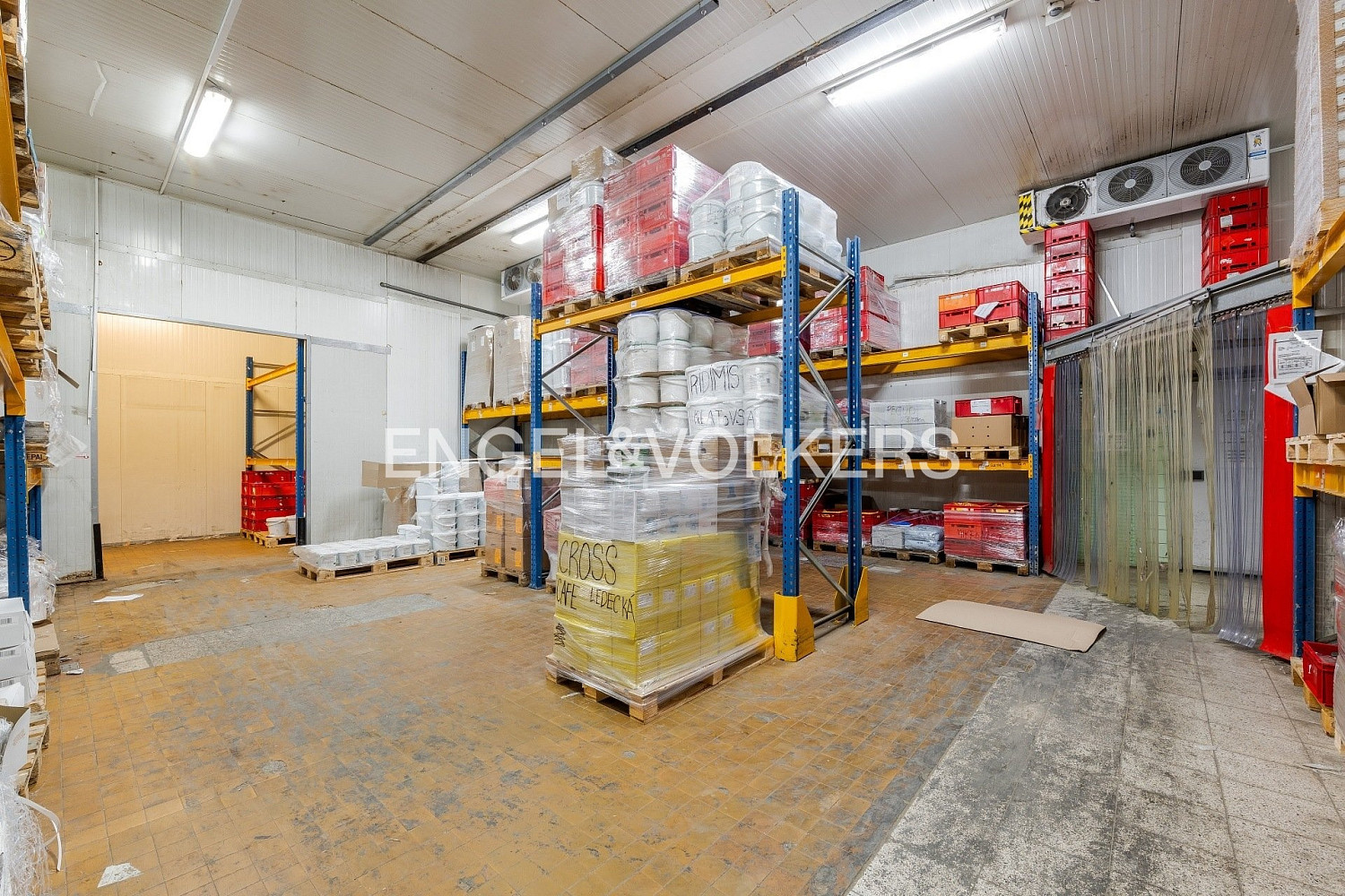 Pronájem skladovacích prostor 1 050 m² – fotografie 2