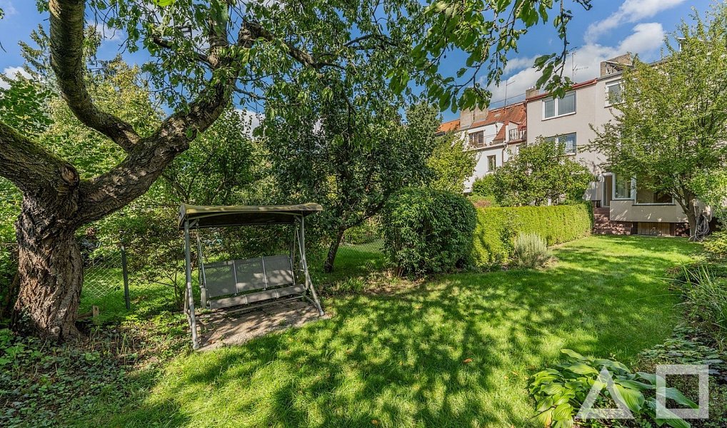 Prodej domu 240 m² s pozemkem 270 m², Praha – náhled fotky 2