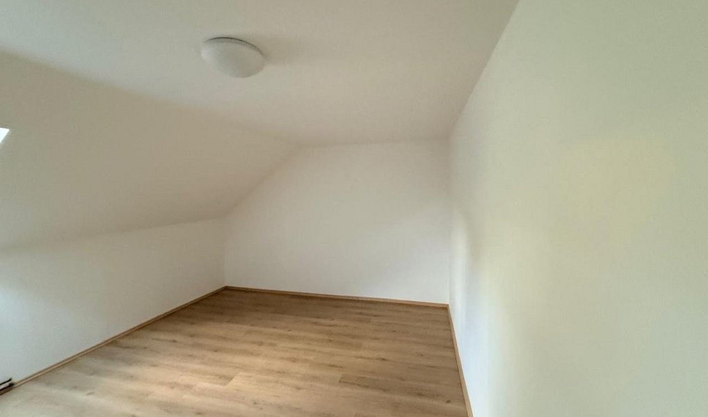 Pronájem bytu 4+1 124 m², Šlapanice – náhled fotky 2