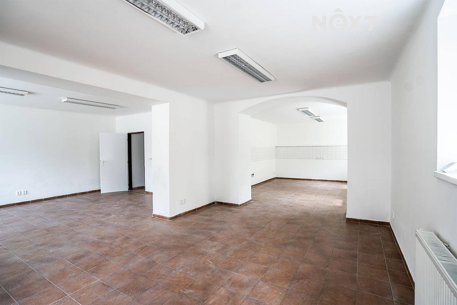 Prodej obchodních prostor 98 m² — photo 2