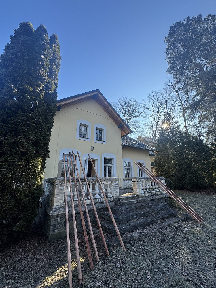 Prodej domu 450 m² s pozemkem 1 500 m²