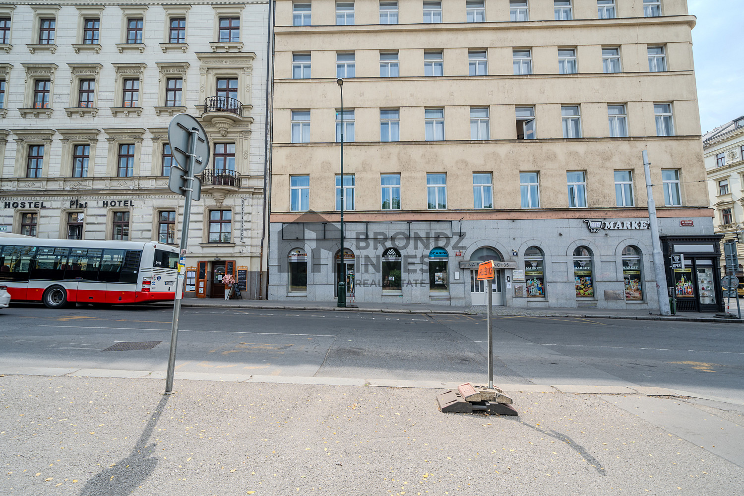 Pronájem obchodních prostor 124 m²