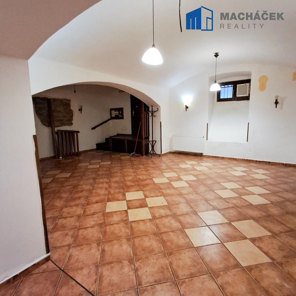 K pronájmu sklepní prostory se zahradou v centru Ústí nad Labem (360 m²), ulice Horova 1389/12. – pohled 3