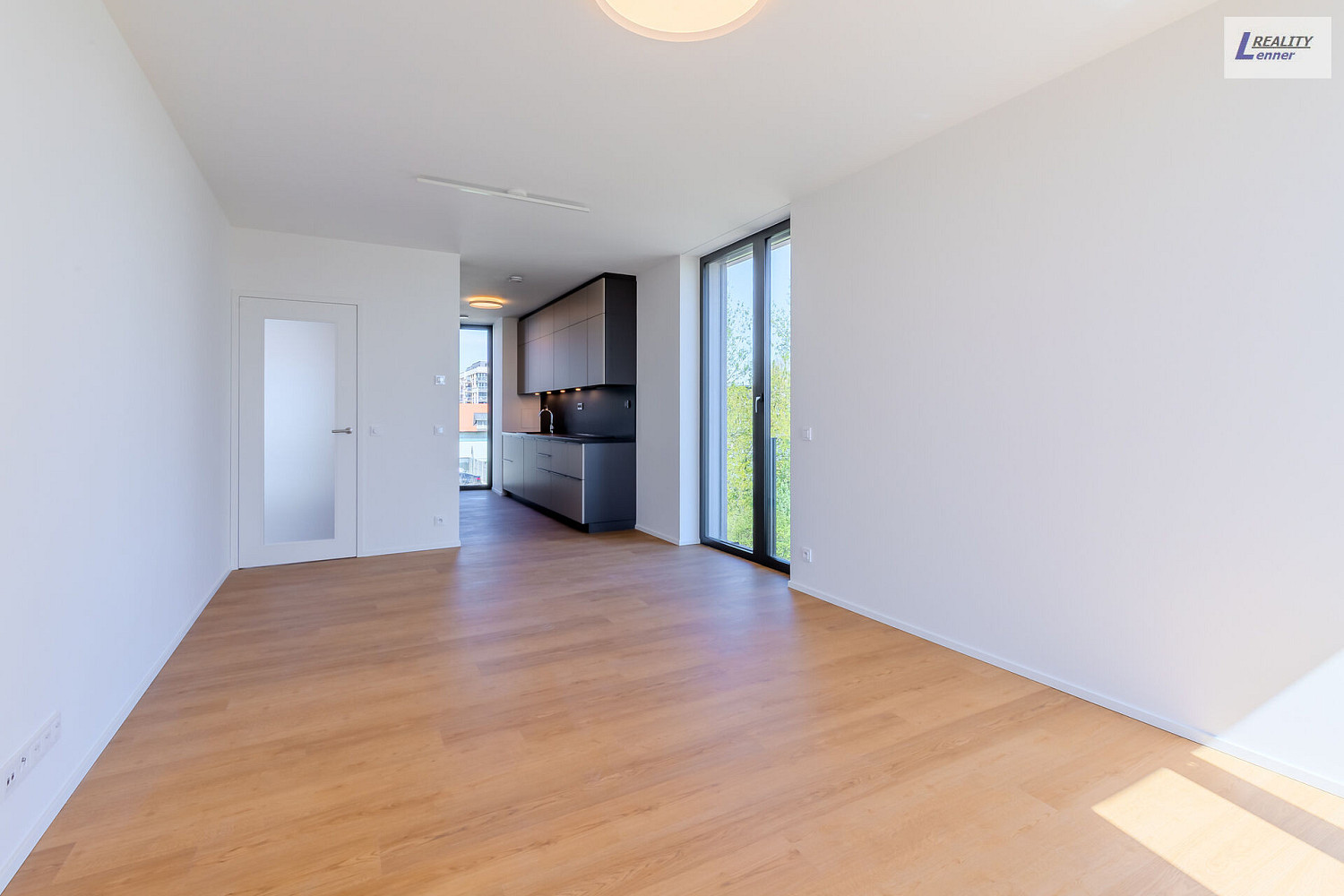 Pronájem bytu 2+kk 75 m² - Widok 4