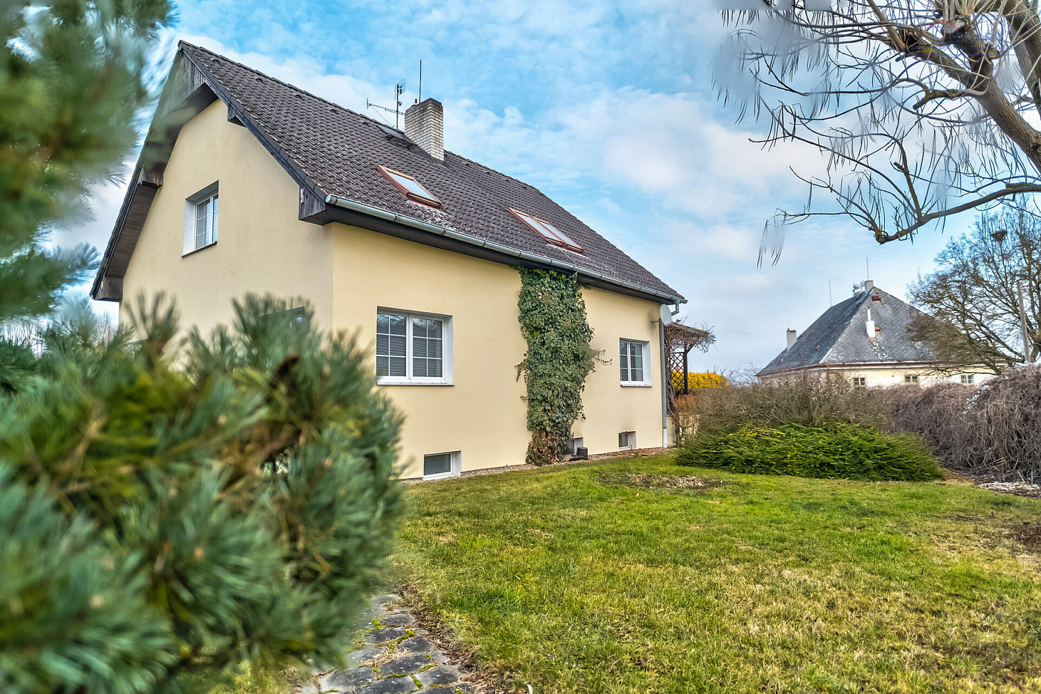 Prodej domu 170 m² s pozemkem 1 193 m²