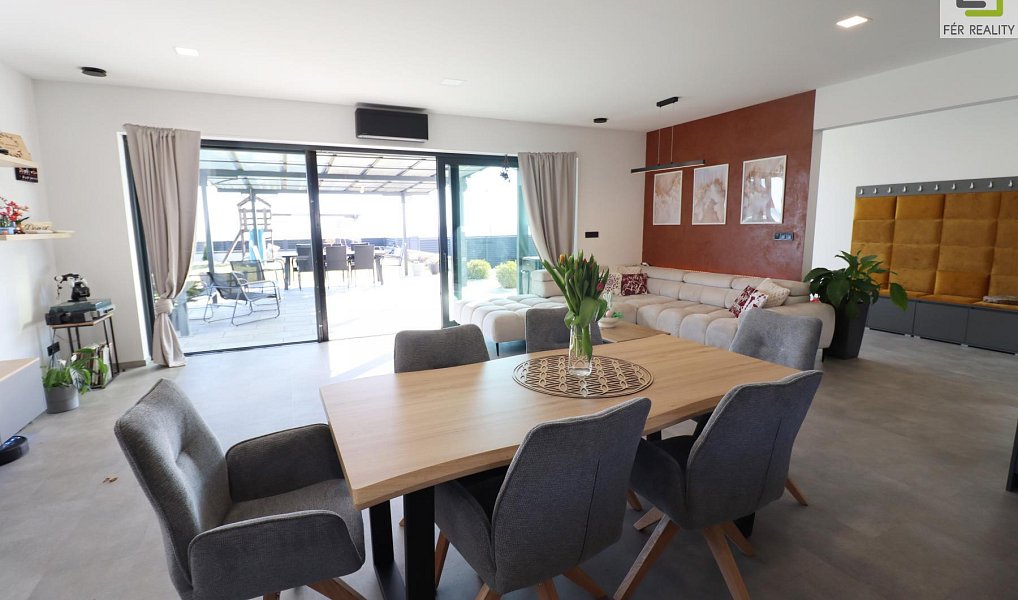 Prodej domu 219 m² s pozemkem 1 132 m², Žitenice – náhled fotky 3