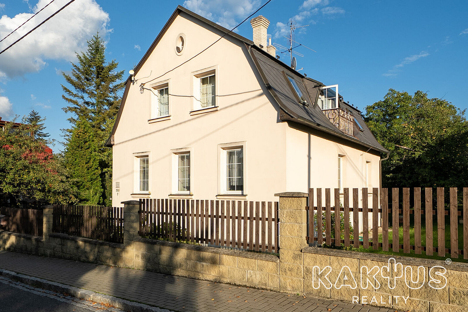 Prodej domu 193 m² s pozemkem 1 242 m² – fotografie 2