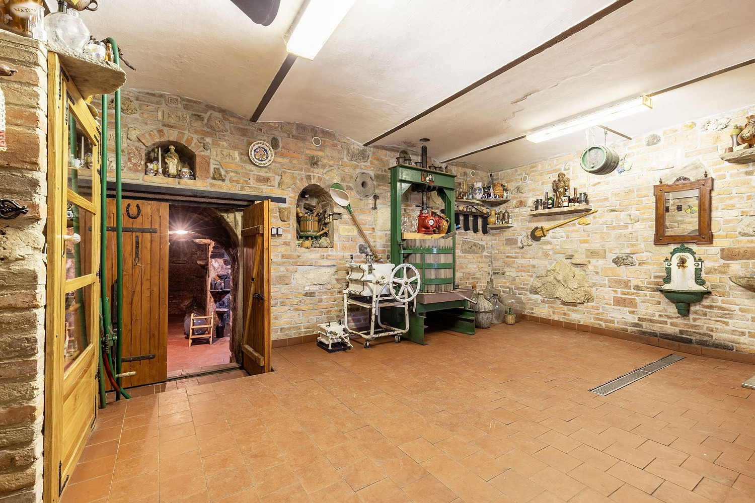 Prodej vinný sklep, 76 m2, pozemek 199 m2 - březí — photo 2