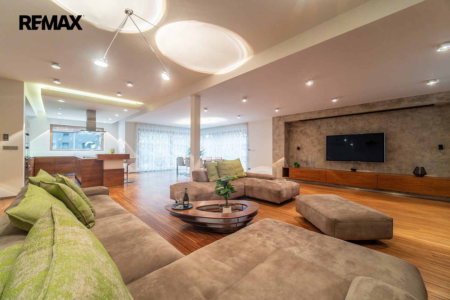Prodej domu 536 m² s pozemkem 1 709 m² — photo 2