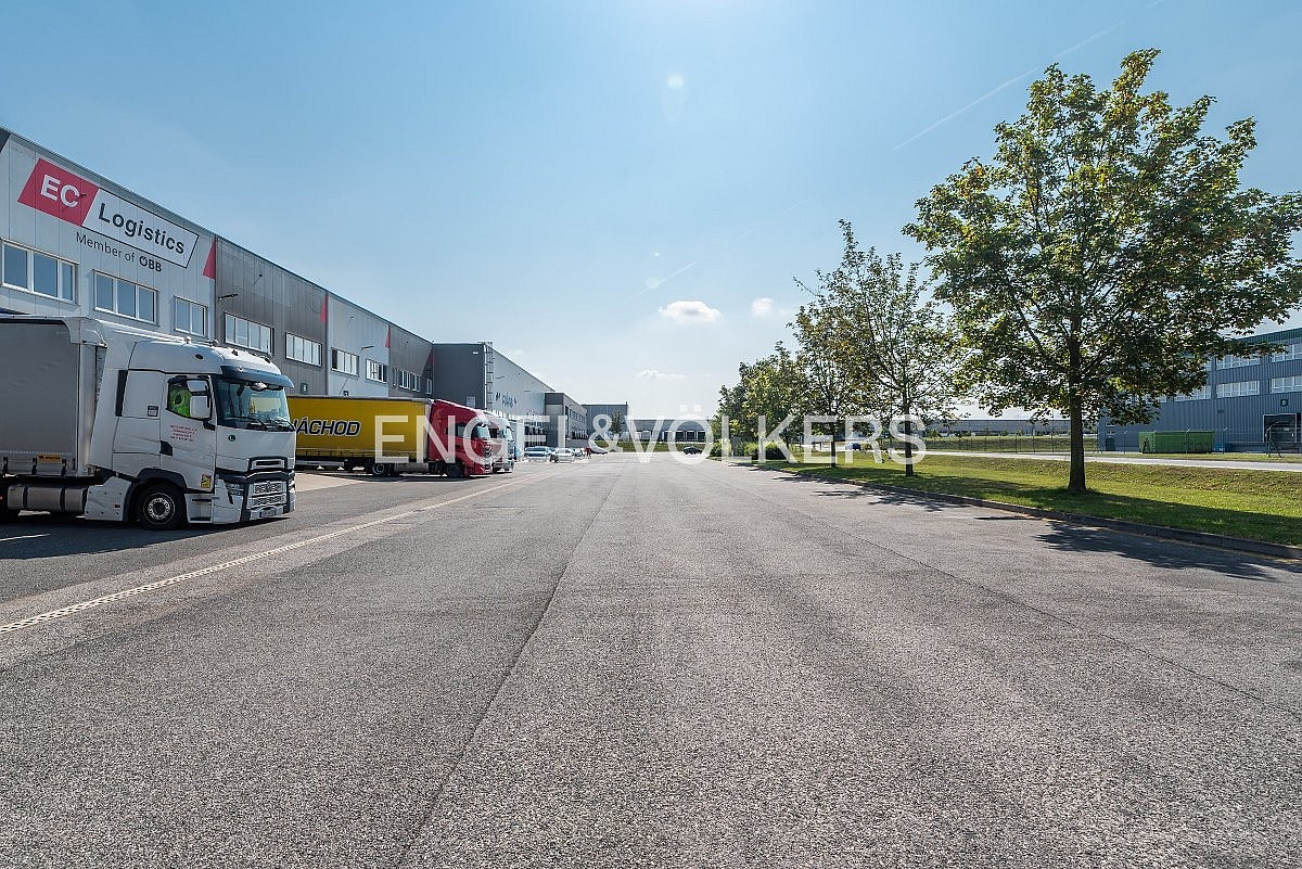 Pronájem skladovacích prostor 200 m² – fotografie 5