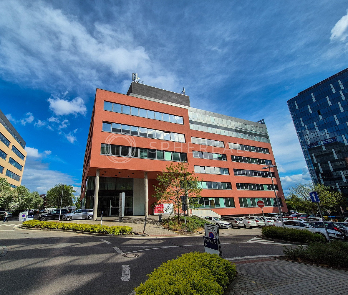Pronájem kanceláře 202 m²