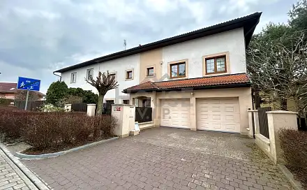Prodej domu 320 m² s pozemkem 397 m², Listopadová, Praha 9 - Dolní Počernice