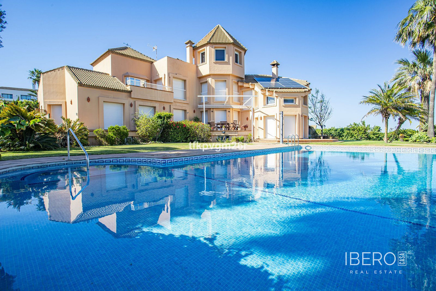 Prodej domu 450 m² s pozemkem 450 m²